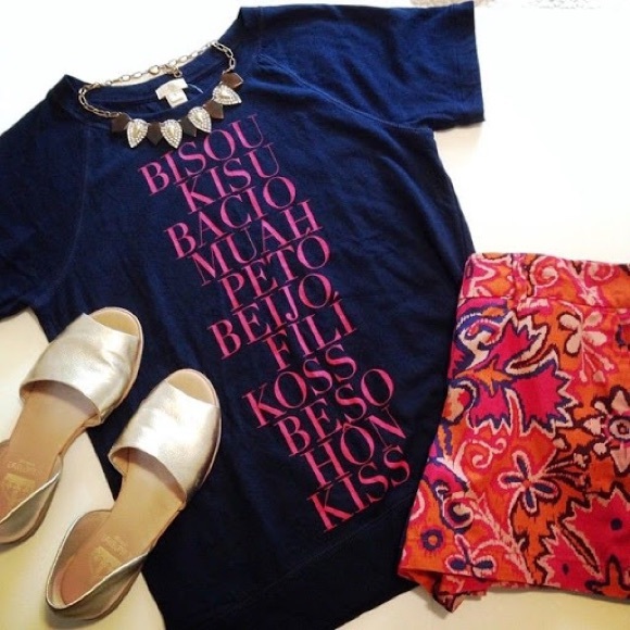 JCrew Kiss Sweatshirt Tee Shirt - Picture 1 of 8